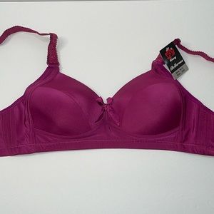 Push Up Light Padded Wireless No Wire 3 Hooks T- shirt Bra. NWT
New Arrival
